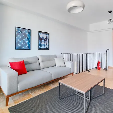 Duplex Apartment *